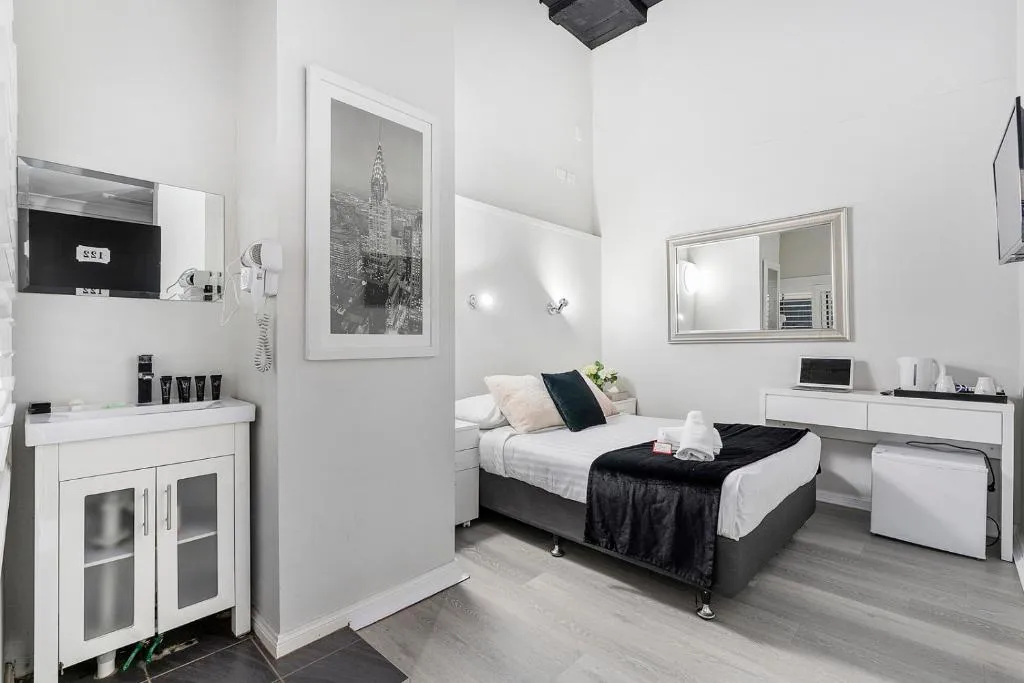 A guest room at Airport Hotel Sydney